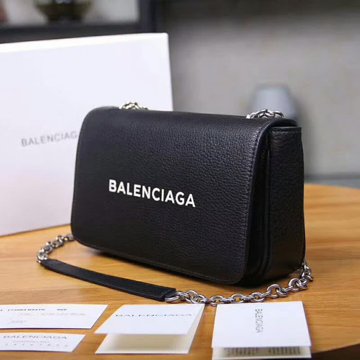 BALENCIAG巴黎世家 18年最新款包包 鏈條斜挎包  BL1542